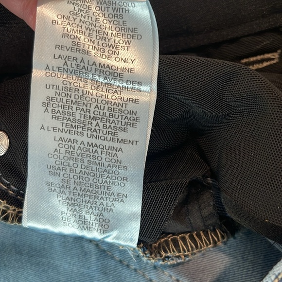 Wit & Wisdom | “Ab Solution” distressed denim Bermuda jean shorts Sz 8 - Picture 8 of 9